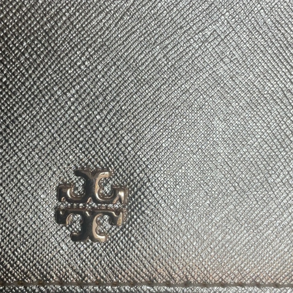 Tory Burch Emerson slim wristlet envelope in white gold - Picture 7 of 11
